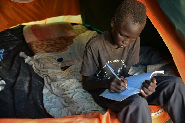 Lasten koulunkäynti on lisääntynyt 2000-luvulla. Edistys on kuitenkin lähes pysähtynyt vuoden 2007 jälkeen. © UNICEF/NYHQ2014-1236/Nesbitt