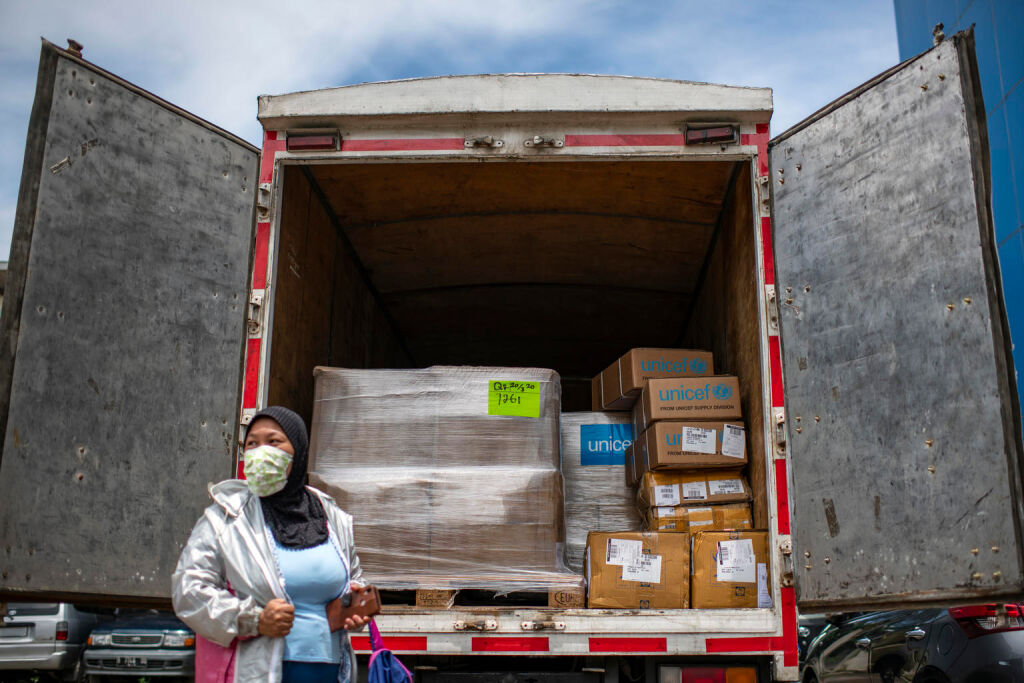 UNICEFin avustustarvikkeita saapui Jakartaan Indonesiaan 22. maaliskuuta. UNICEF työskentelee koronaa vastaan kaikkialla maailmassa. © UNICEF/UNI313237/Wilander