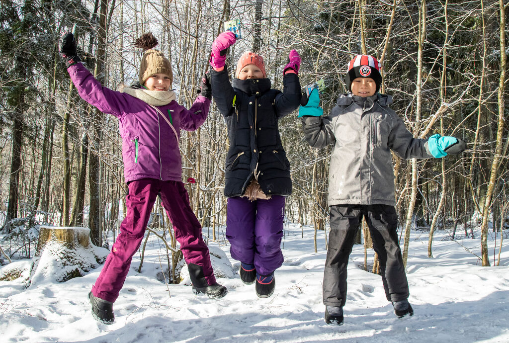 Espoolaisen Auroran koulun oppilaita UNICEf-kävelytapahtumassa maaliskuussa 2019. © UNICEF/Suomi 2019/Mulari