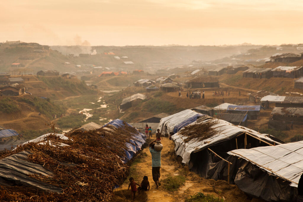 Rohingya-pakolaiset asuvat kurjissa oloissa Etelä-Bangladeshissa. © UNICEF/UN0127188/Brown