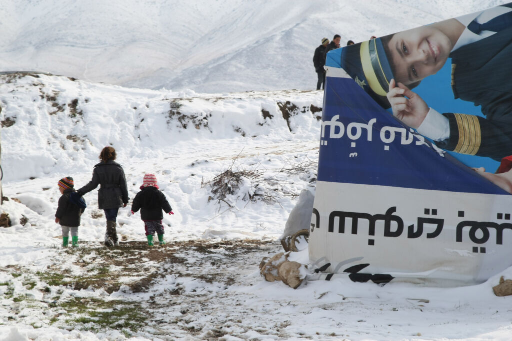 Syyrialaisia pakolaislapsia Libanonissa talvella 2013, jolloin talvimyrsky toi alueelle runsaasti lunta ja pakkasta. © UNICEF/UNI155405/Dar Al Mussawir