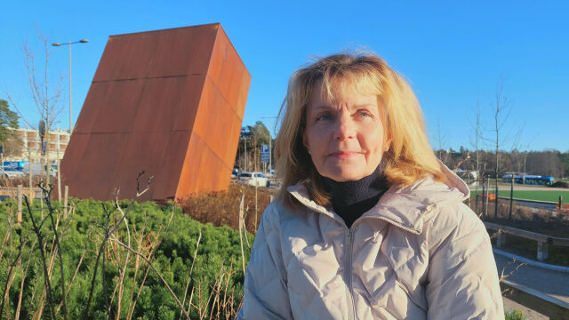 Inka Hetemäki Tapiolan urheilupuiston laidalla.