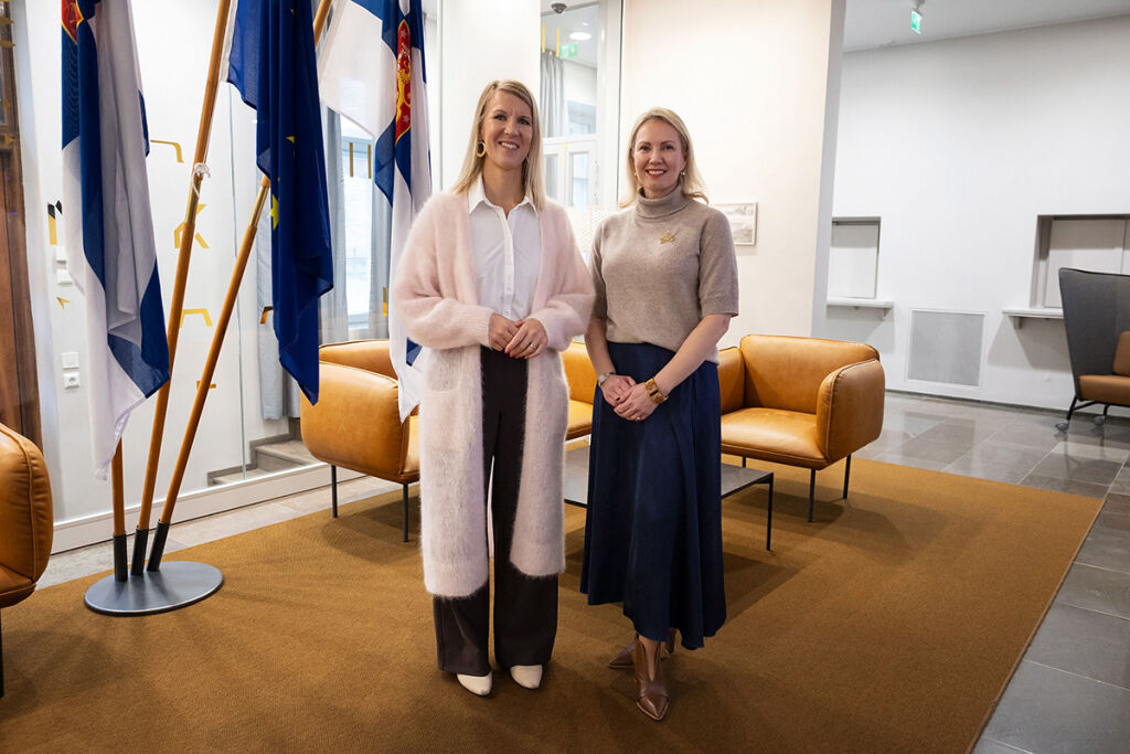 Sari Multala allekirjoitti kansainvälisen Lasten ja nuorten ilmastojulistuksen.