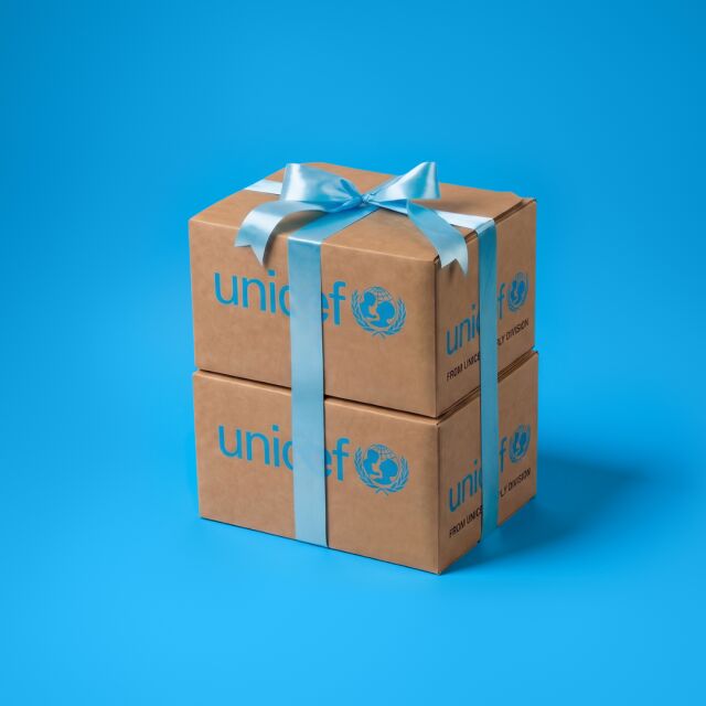 Kaksi pakettia on solmittu yhteen.