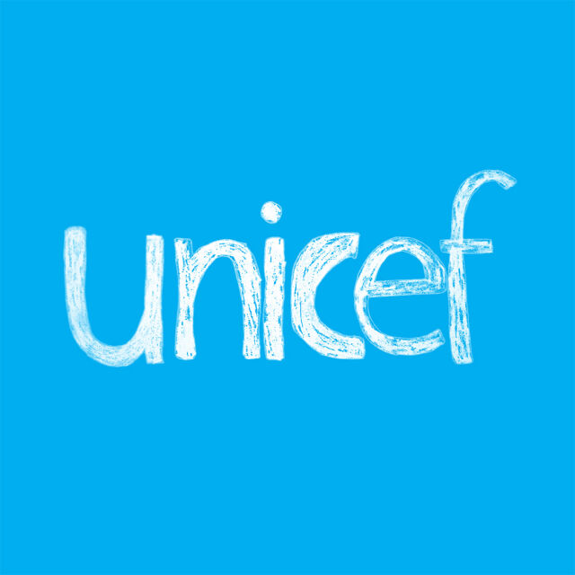 Lapsen piirtämä UNICEFin logo sinisellä pohjalla