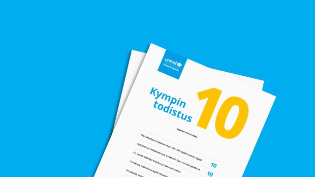 UNICEFin Kympin todistus sinisellä pohjalla.