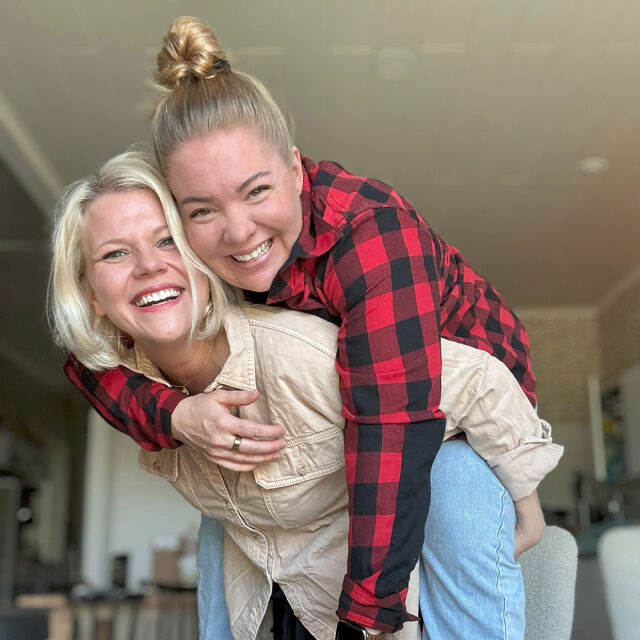 Kaksi äitiä -vaikuttajat Ella Rosti ja Susanna Silvander-Rosti.